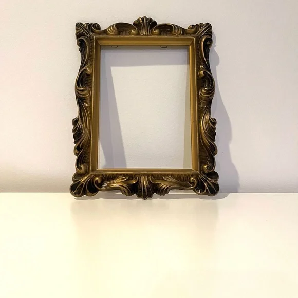 Vintage Gold Picture Frame - Picture 1 of 6